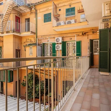Lägenhet La Dolce - Elegant Retreat In The Heart Of